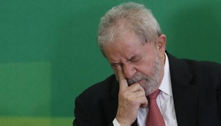 La Justicia le ordenó a Lula da Silva que se entregue a la policía