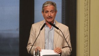 El Gobierno busca habilitar que las telefónicas entren al negocio de la TV satelital