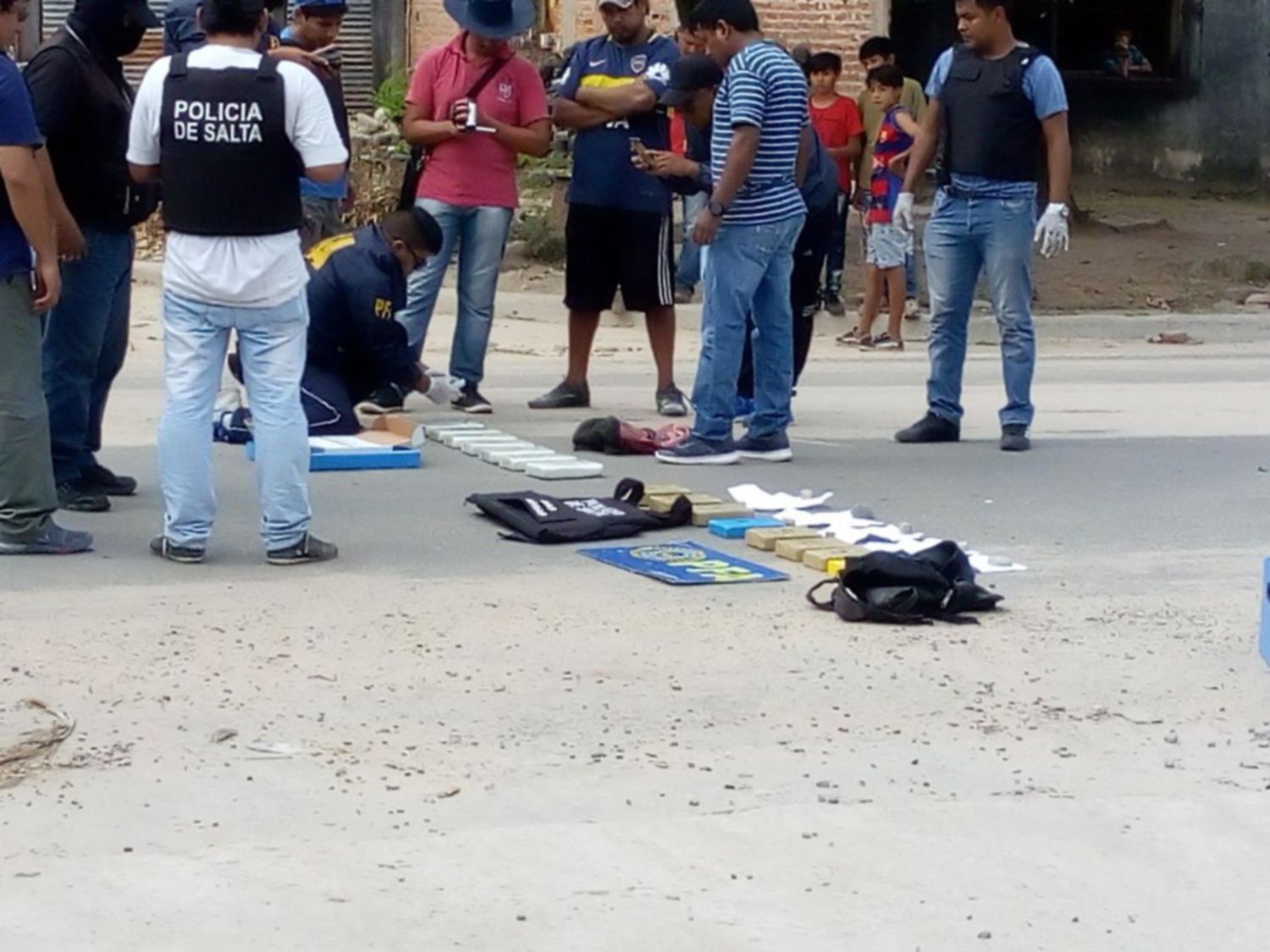 Detienen a una ex concejal que tiraba cocaína desde un auto — Salta