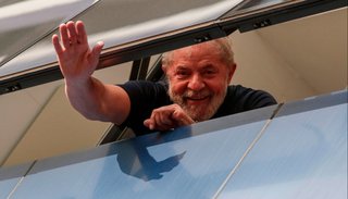 Finalmente, Lula se entregó a la Policía