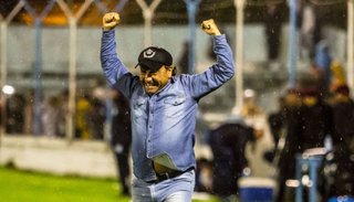 Central Córdoba de Santiago del Estero, con el "caballo del comisario"
