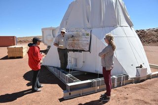 La obra de instalación del radiotelescopio en la Puna tiene un 60% de avance