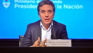 Para Dujovne la inflación de marzo "es un mal trago"