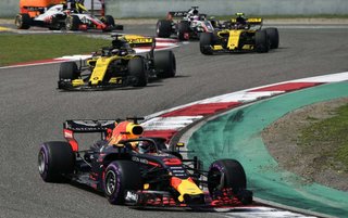 Gran victoria de Daniel Ricciardo en China