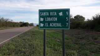 Camioneta embistió a una moto, dejó dos heridos y se dio a la fuga