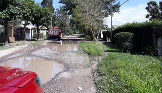 Por su mal estado, proponen bautizar a una calle como “Un corte y una quebrada”