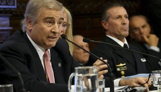 Aguad: "Subimos videntes para buscar al submarino"
