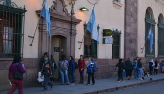 Adelantan pago a estatales para jueves 8