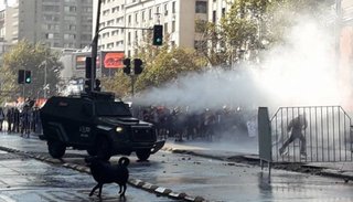 Miles de estudiantes protestaron en Chile contra el lucro en la educación