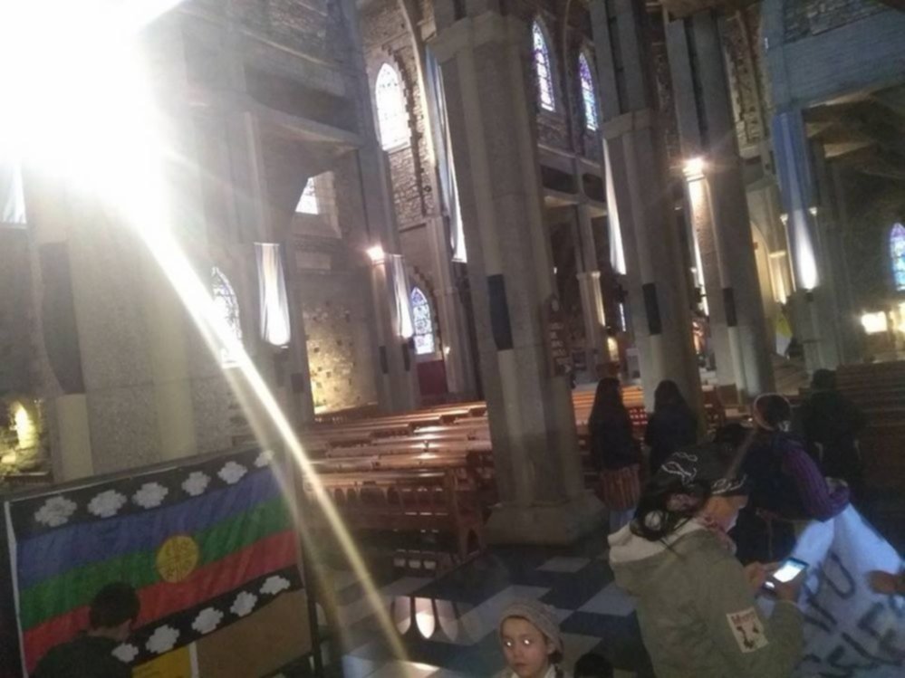 Mapuches se tomaron catedral en Argentina para presionar liberación de Celestino Córdova