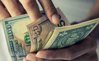 Abrupta caída del dólar blue: mirá a cuánto cerró este jueves 