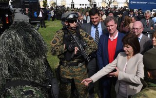 Bullrich lanza una oficina para defender los derechos humanos de los policías