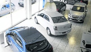 Los precios de los autos subieron 4% en abril y en un año acumularon un aumento del 88%