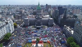 Masiva movilización del 4-A contra las políticas del Gobierno: presiones a la CGT