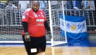 VIDEO: El robusto arquero del futsal de Brasil que se convirtió en furor en las redes sociales