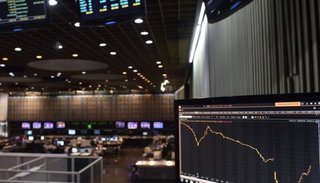 Mercados en rojo: el riesgo país marcó un nuevo récord y llegó a 818 puntos