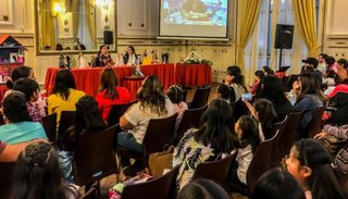 Visitó Salta la coleccionista de Barbie más grande del país
