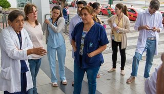 Médicos no harán guardia y piden que se les pague $650 por hora trabajada