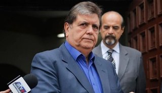Falleció el expresidente peruano, luego de dispararse tras recibir una orden de arresto