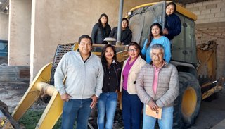 Mujeres se capacitan para operar maquinaria pesada