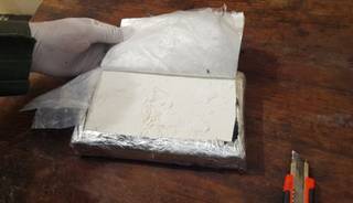 Dentro de un juguete transportaba más de un kilo de cocaína