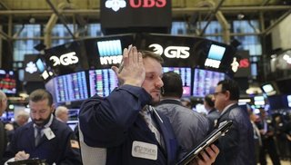 Tras los anuncios del Gobierno se desplomaron casi 7% las acciones argentinas en Wall Street