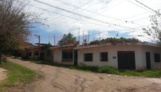 Dos hermanos fueron atacados por un joven