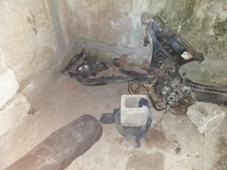 Desbaratan un desarmadero de motos robadas que funcionaba en un casa precaria