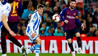 Barcelona, con Messi, ganó y acaricia el título