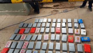 Otro golpe al narcotráfico: en la frontera secuestan 74 paquetes de cocaína ocultos en un camión
