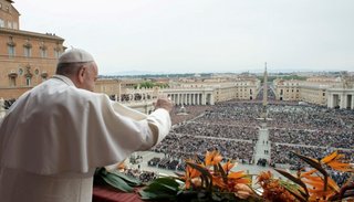 En una Pascua ensangrentada, el Papa renovó su bendición a Roma y el mundo