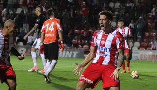 En Santa Fe, Unión goleó a San Martín (T) y está en octavos