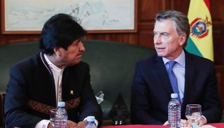 Macri y Morales buscan cerrar negociaciones por gas y aviones