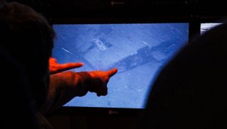 En total hermetismo, familiares de los tripulantes del ARA San Juan vieron las fotos del submarino