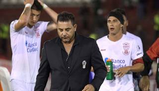 Huracán perdió con Emelec y se quedó sin Copa y sin Mohamed