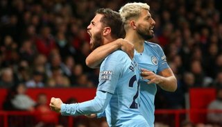 Manchester City le ganó el clásico al United y recuperó la punta