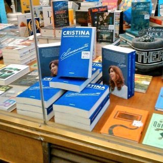 Furor por el libro de Cristina Kirchner: lo consideran el fenómeno editorial del año