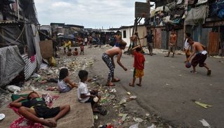 Cinco millones de niños y adolescentes son “doblemente pobres” en nuestro país