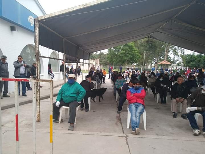 EL CARRIL Jubilados: organizaron las filas frente al banco de El Carril