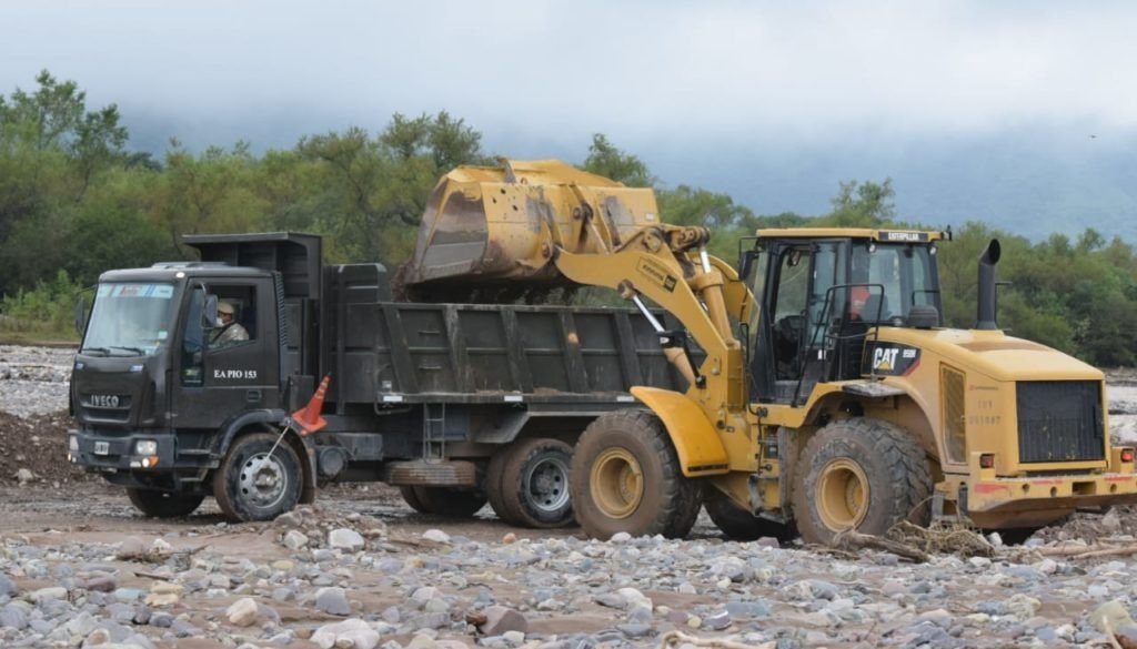 La Caldera: construyen defensas en los ríos y reparan la planta potabilizadora