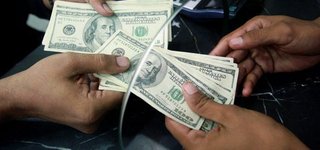 Desde mañana se podrá depositar y retirar dólares por ventanilla