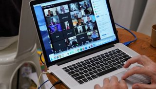 Filtran imágenes de pedofilia en una clase por Zoom