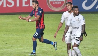 San Lorenzo reaccionó tarde ante Santos y no le alcanzó