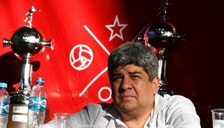 Las bombas de Moyano tras el escándalo clásico: “El penal lo cobró Tapia”
