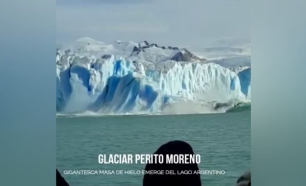 Video Glaciar Perito Moreno Gigantesco Bloque De Hielo Emerge Del Lago