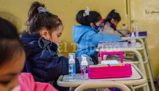 Los docentes tendrán una hora más de clases y cobrarán 25% extra 