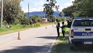 Extraña muerte en Campo Santo: un cuerpo apareció en una acequia y su moto a un costado