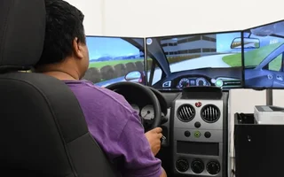 Se inaugura el simulador para rendir el exámen de licencia de conducir en el CEL del Libertad