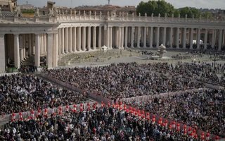 Comenzaron los Novendiales: ¿qué sucede en cada uno de los nueve días de duelo por el Papa Francisco?