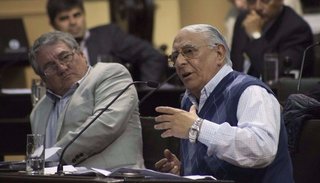 En el recinto, Sández agravió pero no pudo desmentir nada